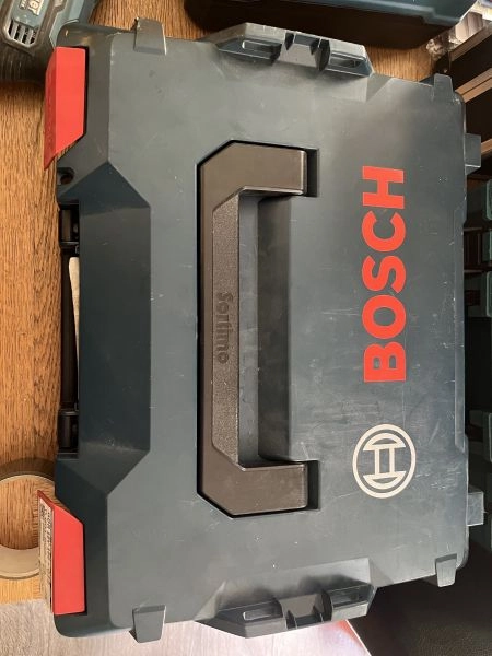 Bosch 18v drill/ driver combo kit