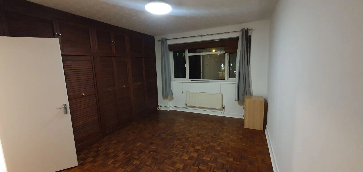 Large 2 double bedroom flat available to rent