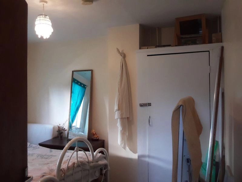 Double Room to share in Chessington