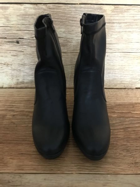 Andrea couti navy ankle boots