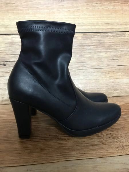 Andrea couti navy ankle boots