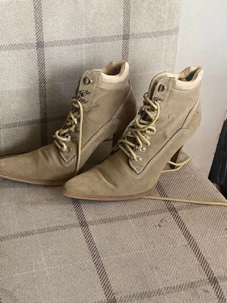 Excellent Condition Ladies brown boots for sale