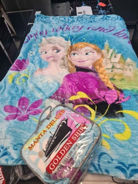 Frozen 110cm x 140cm blanket throws- new * special offer only a few left! WoW!! Must go!!