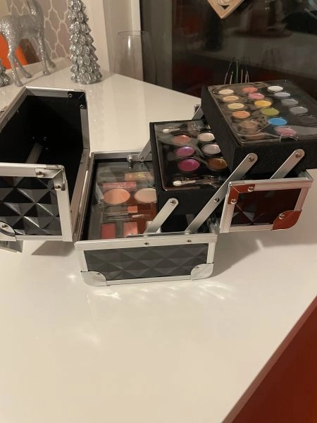 New Claire’s make up set