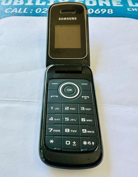 Brand New Samsung GT-E1190 Folding Flip 2G Basic Phone Black Unlocked Big Keypad Buttons & Dual Sim