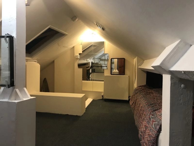 West London flat to share