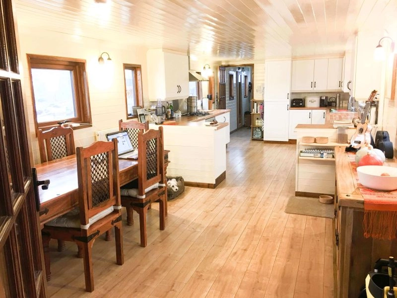 Outstanding Houseboat - Persevere1