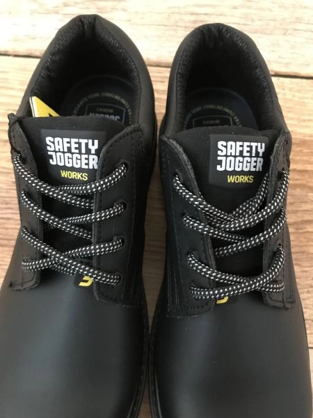 Safety jogger safety shoe