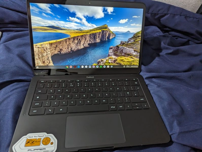 Google's Pixelbook Go/Intel m3/8GB Ram/64GB SSD/13"/Touch Screen/Chrome OS £250 [lightweight] [stickers can be removed]