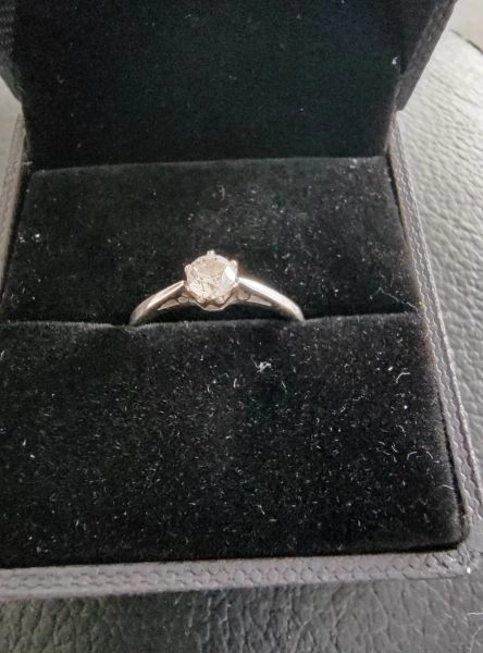BEAUTIFUL H SAMUEL 18CT WHITE GOLD .33CT DIAMOND ENGAGEMENT RING WITH ORIGINAL RECEIPT AND BOX