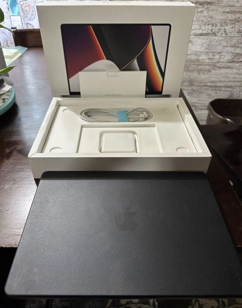 Apple MacBook Pro Laptop 14 INCH [512 SSD, M1 Pro, 16GB] - Space Gray