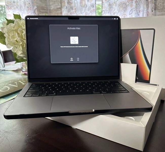 Apple MacBook Pro Laptop 14 INCH [512 SSD, M1 Pro, 16GB] - Space Gray