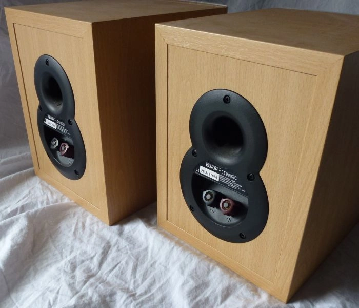 Denon SCM51 bookshelf speakers