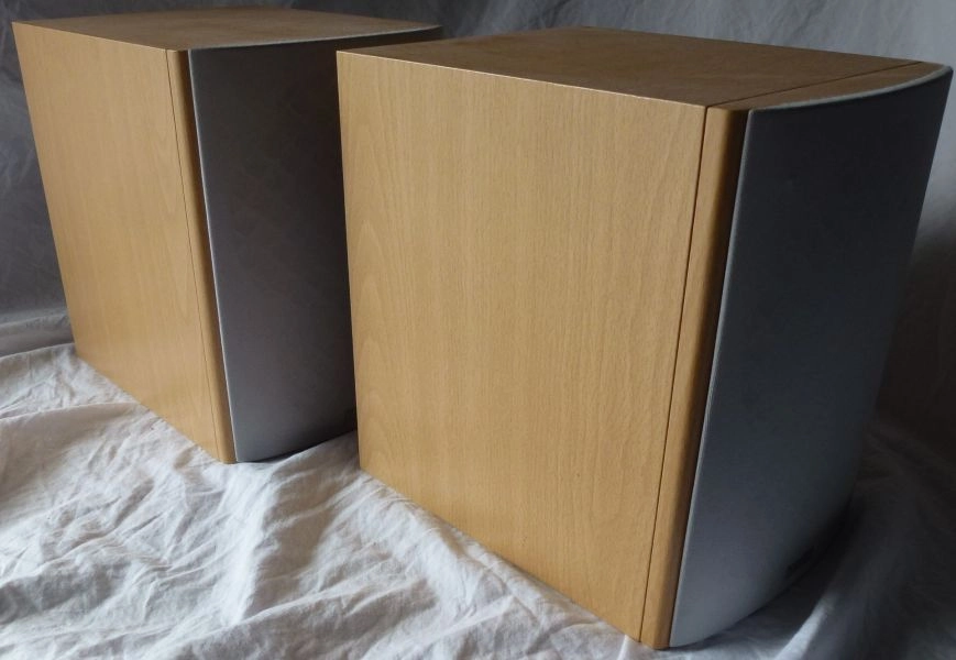 Denon SCM51 bookshelf speakers
