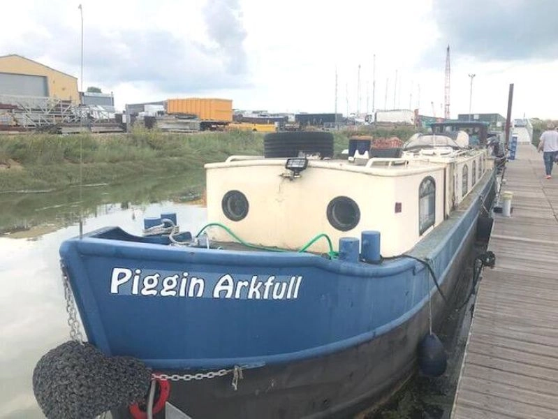 Dutch Barge Style Narrowboat - Piggin Arkful