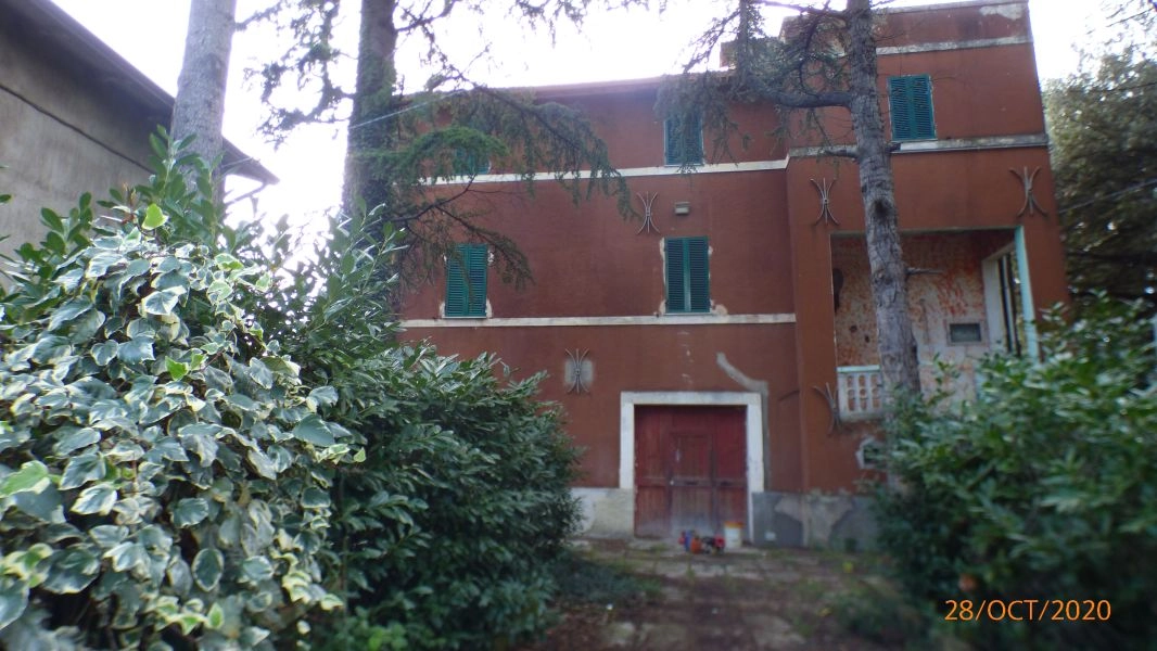 Italy, Perugia, S. Egidio, typical Umbrian manor house, to renovate