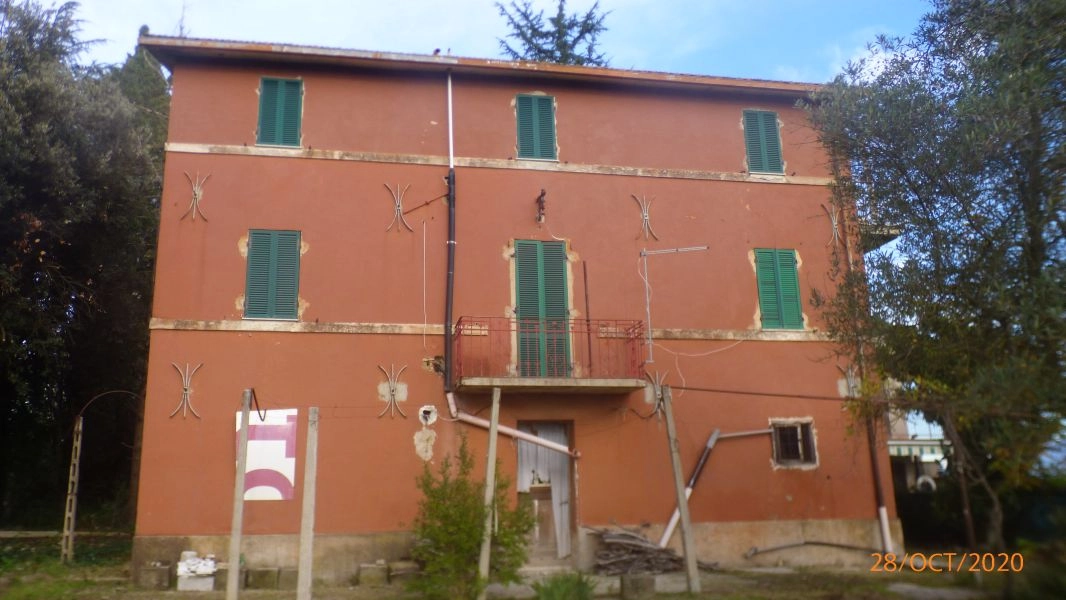 Italy, Perugia, S. Egidio, typical Umbrian manor house, to renovate