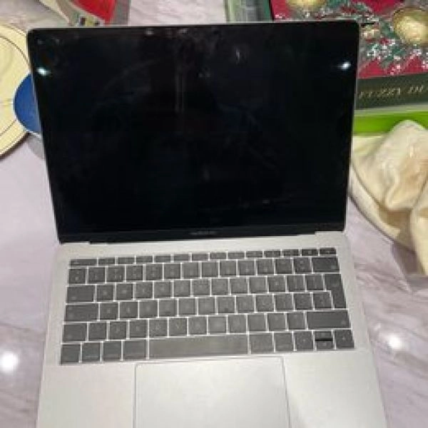 MacBook Pro 2017 13 Inch For Spare Parts Only - DISPLAY NOT WORKING