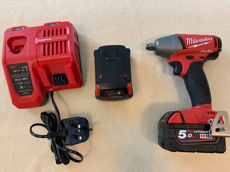 MILWAUKEE IMPACT WRENCH M18 FIWF12-502 NUT 1/2inch FUEL CASE & 2 x 5ah BATTERY