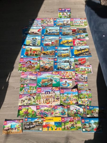 Bundle lot of LEGO
