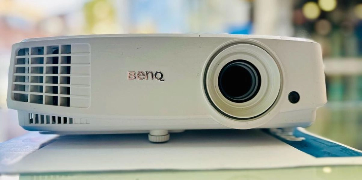 BenQ MS527 Used SVGA 3300 ANSI Lumen 3D Projector for Home & Office Meeting Rooms Built in Speakers
