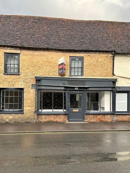 Stunning shop available to let in busy high street, Wiltshire.