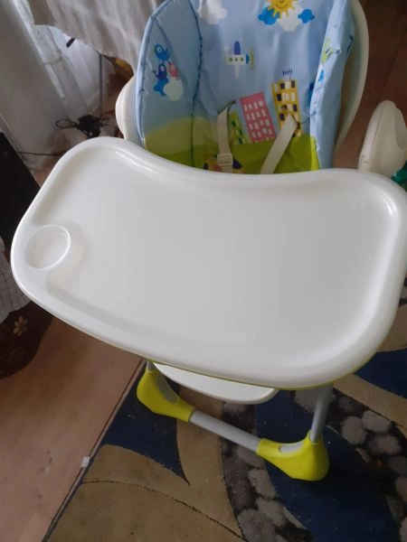 Babe food table.high chair babe play mates. carry cat. britax.
