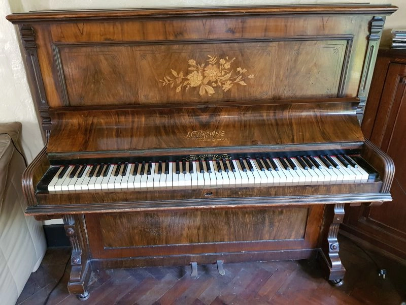 Upright piano - Free of charge