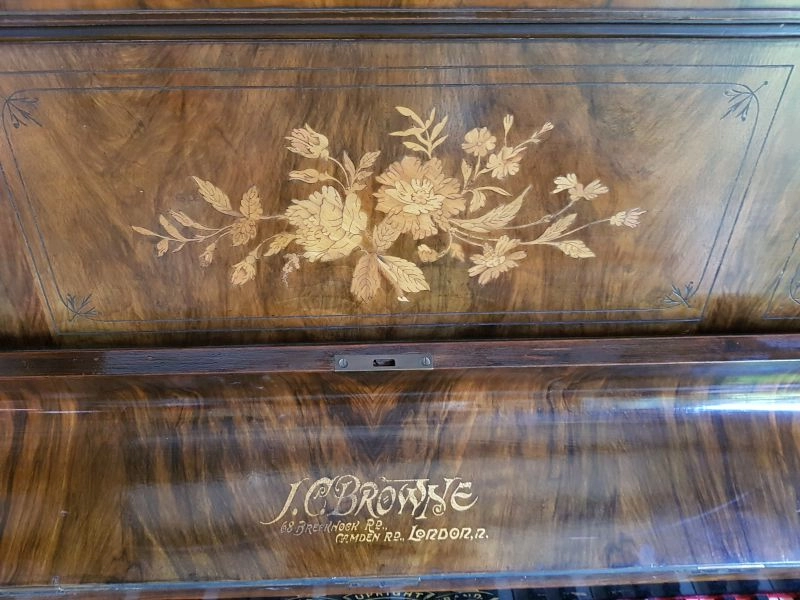Upright piano - Free of charge