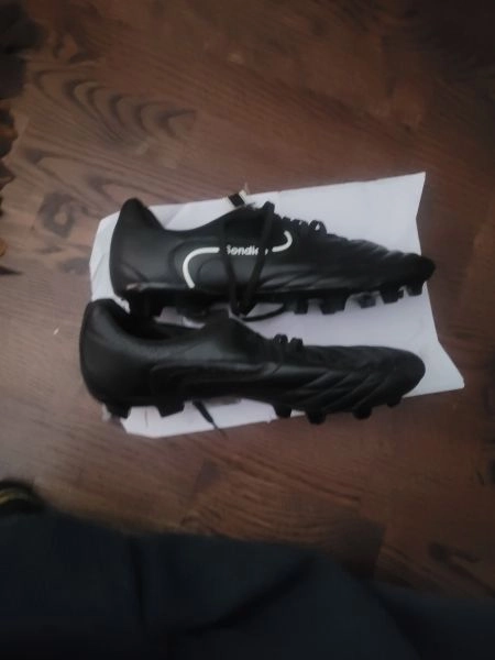 Sondico strike football boots
