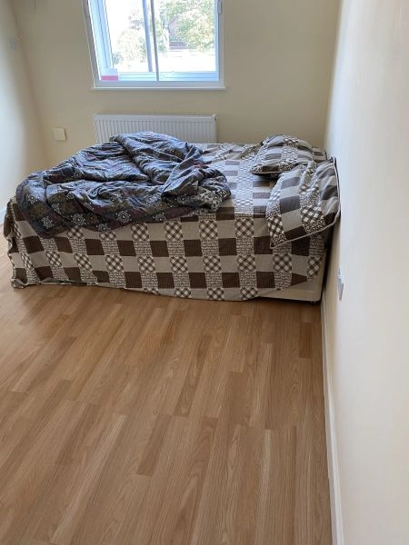 A very clean quiet large room to rent