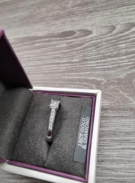 BEAUTIFUL BEAVERBROOKS 18ct WHITE GOLD .37ct DIAMOND ENGAGEMENT RING COST £1500 NEW SIZE N INCLUDED IS ALL BOXES ORIGINAL RECEIPT DIAMOND CERTIFICATE AND CARE CARD