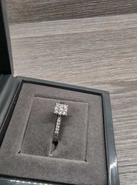 BEAUTIFUL BEAVERBROOKS 18CT WHITE GOLD .29CT DIAMOND ENGAGEMENT RING COST £995 NEW WITH DIAMOND CERTIFICATE AND ORIGINAL RECEIPT EXCELLENT CONDITION SIZE L £395