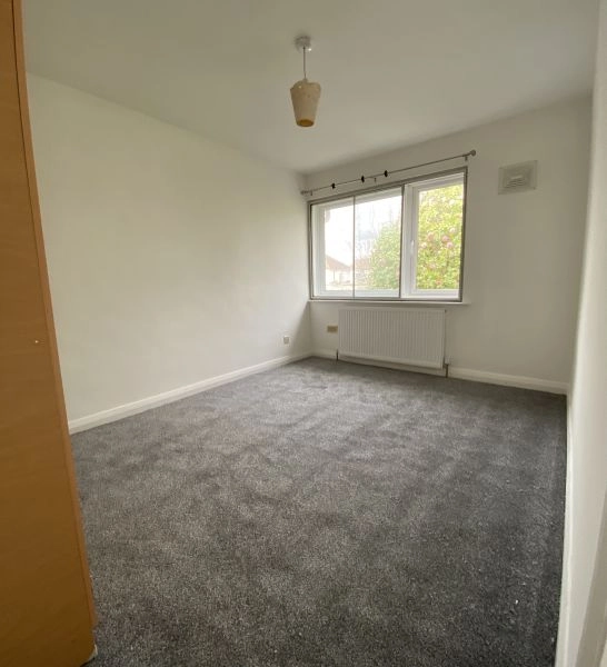 2 bedroom fully refurbished house to let near Heathrow