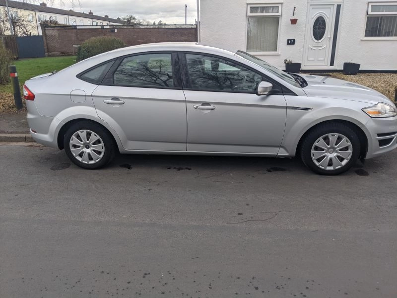 Ford Mondeo 2.0dti hatchback silver. Full MOT. Excellent condition and great drive.