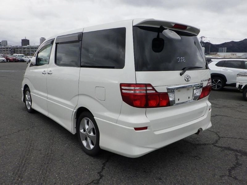 Toyota Alphard campervan By Wellhouse 2.4 Auto 160ps in Pearl 2006 63,169 miles LEZ COMPLIANT