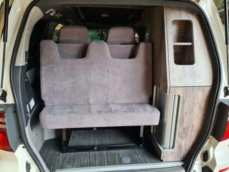 Toyota Alphard campervan By Wellhouse 2.4 Auto 160ps in Pearl 2006 63,169 miles LEZ COMPLIANT
