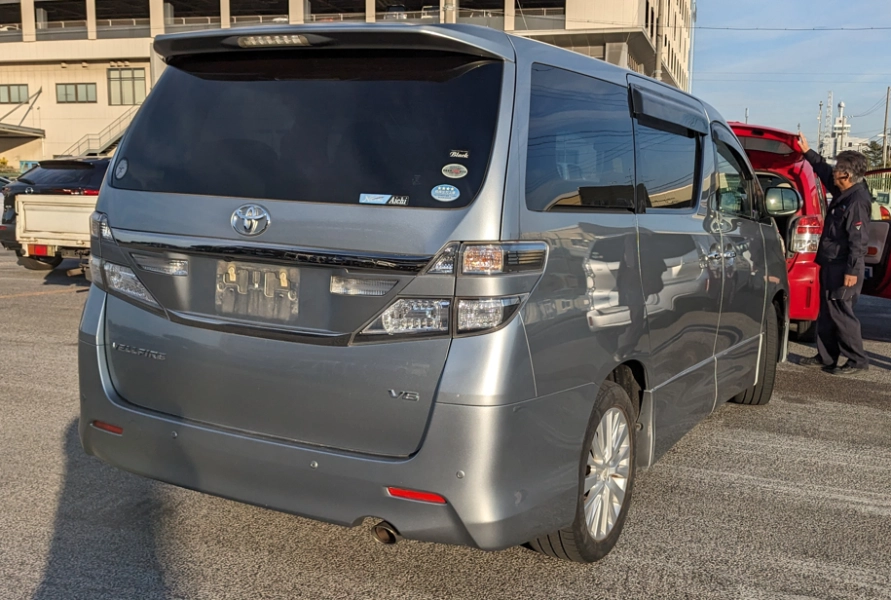 Toyota Vellfire/Alphard campervan By Wellhouse. 3.5V6 280ps 4WD Auto 2012 [New shape] in Silver 38,880 miles