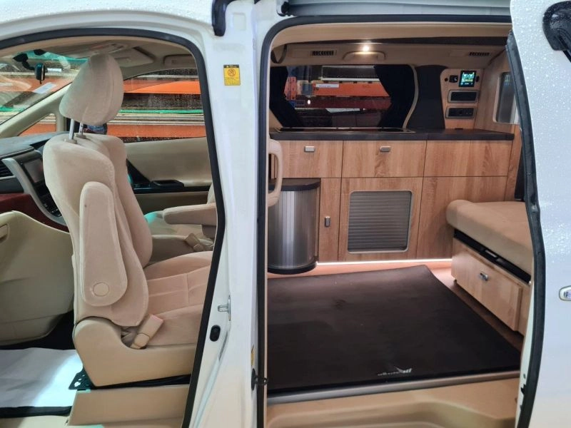 Toyota Vellfire [Alphard] campervan BY Wellhouse 2.4 Rare 4WD Auto 2013 [New shape] in Silver metallic only 51,589 miles LEZ COMPLIANT [3327] This is a very rare later model Vellfire 2.4 4WD