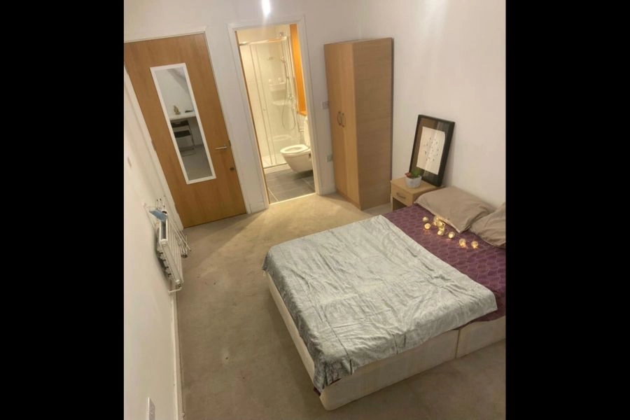 Spacious Double Room to Rent - Canning Town E16