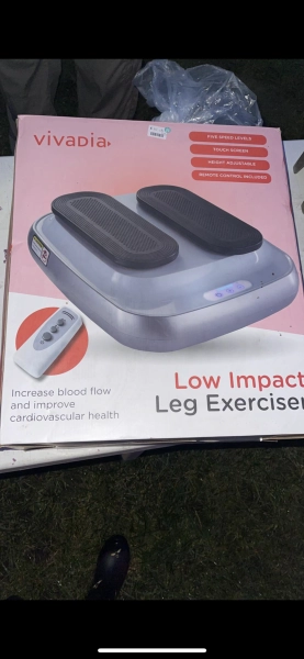 Low impact leg exercise machine