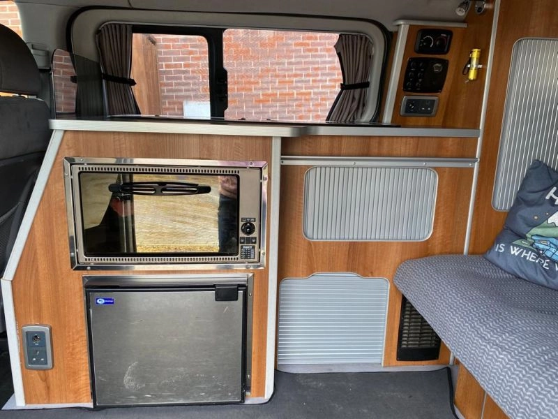Hyundai i800 campervan by Wellhouse 2.5 Manual 136ps 2012 134,000 miles 4 berth in Grey Metallic. Built by Wellhouse.