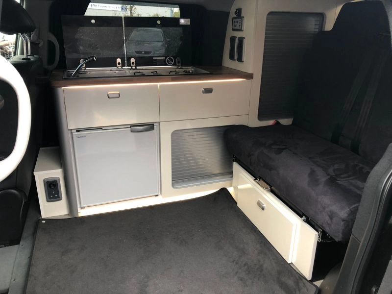Honda Elysion campervan By Wellhouse 2.4i Auto 2010 in Black 59,000 miles LEZ/CLEAN AIR ZONE COMPLIANT. Fully converted & ready to go.
