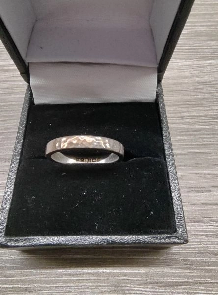 LADIES SILVER RING FULLY HALLMARKED SIZE M1/2 COMPLETE WITH BOX NEEDS CLEANING HENCE CHEAP PRICE