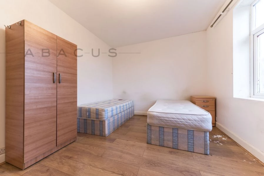 3 bedrooms flat, 227 B All Souls Avenue Kensal Rise London London