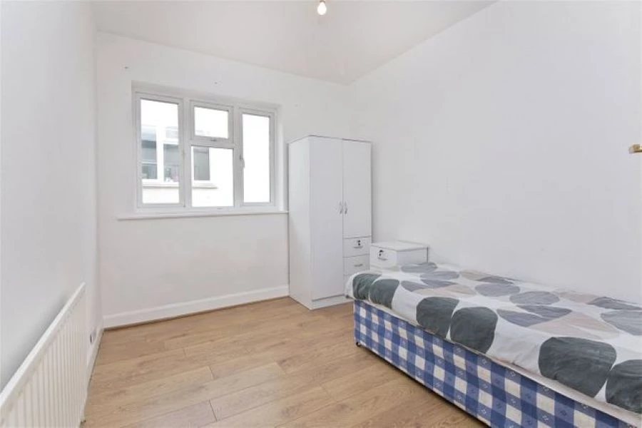 3 bedrooms flat, 227 B All Souls Avenue Kensal Rise London London