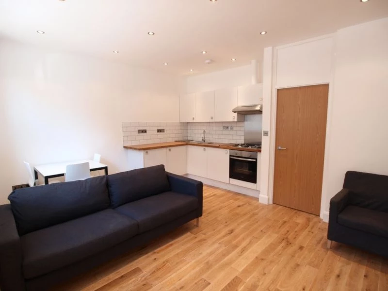 2 bedrooms flat, 384 Flat A Hornsey Road Finsbury Park London