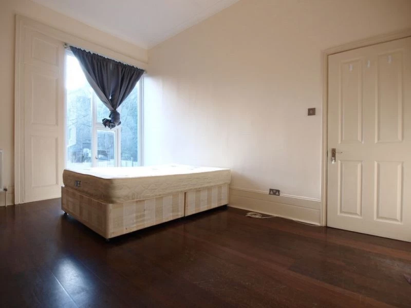 3 bedrooms flat, 28 Flat B Hillmarton Road Islington London