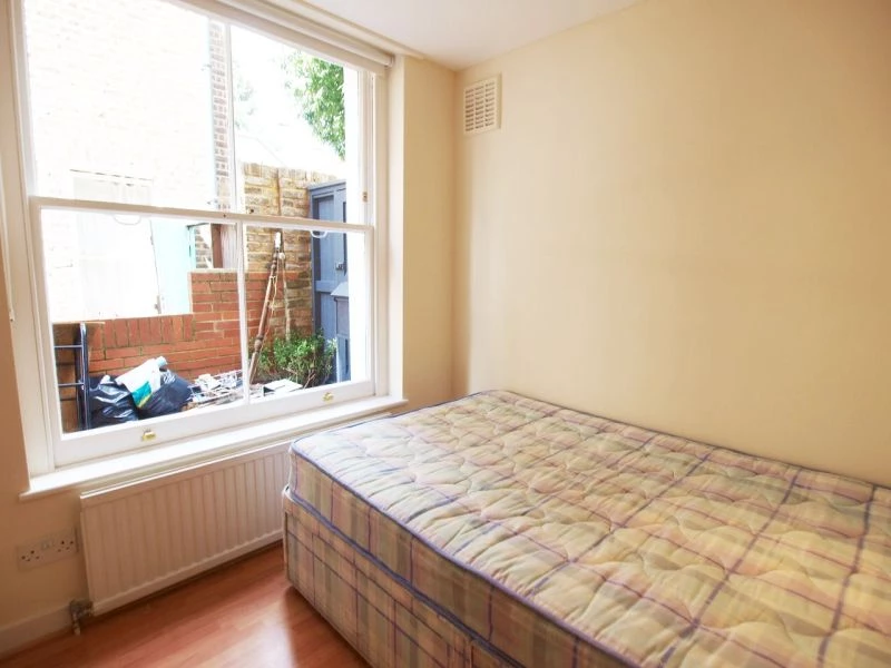 2 bedrooms flat, 30 Flat A Lawford Road Kentish Town London