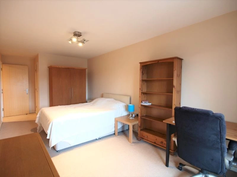 2 bedrooms flat, 2a 11 Winchmore Hill Road London